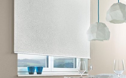 Prečo si zaobstarať interiérovú látkovú roletu Rollo?