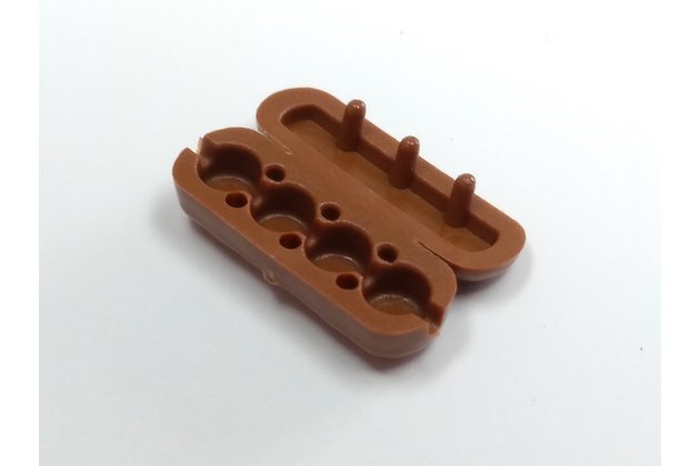 Svetlohnedá spojka ovládacej retiazky