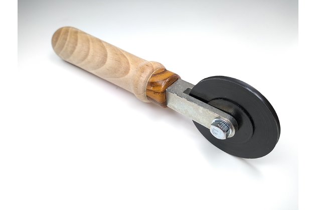 Prítlačné koliesko pre opravu siete proti hmyzu