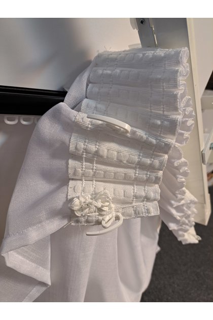 Spôsob uchytenia záclony cez slimáka do riasiacej pásky